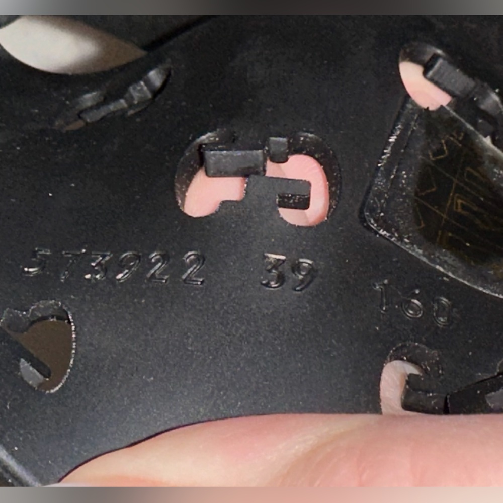AUTHENTIC GUCCI BLACK RUBBER INTERLOCKING GG SLIDES SIZE 39 LIKE NEW! - Picture 11 of 11
